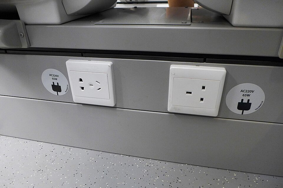 Duplex receptacle