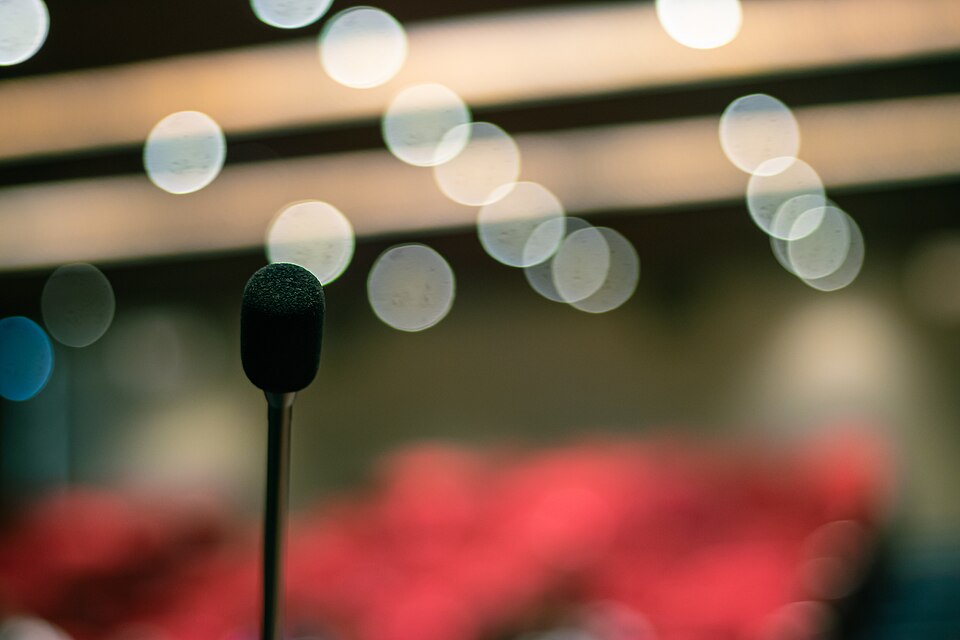 Read more about the article Gooseneck podium microphone